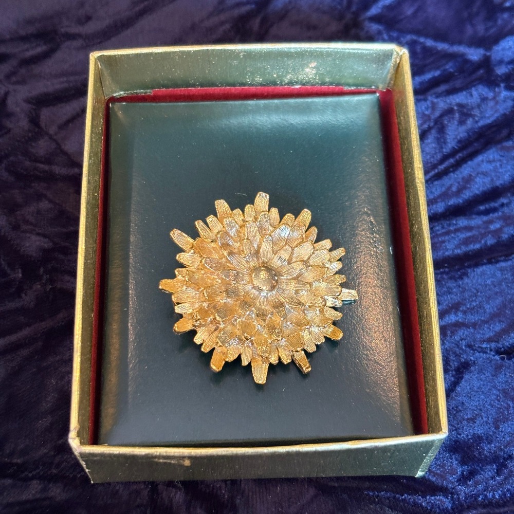 Gerrys Vintage Chrysanthemum Flower Brooch Pin Gold Tone